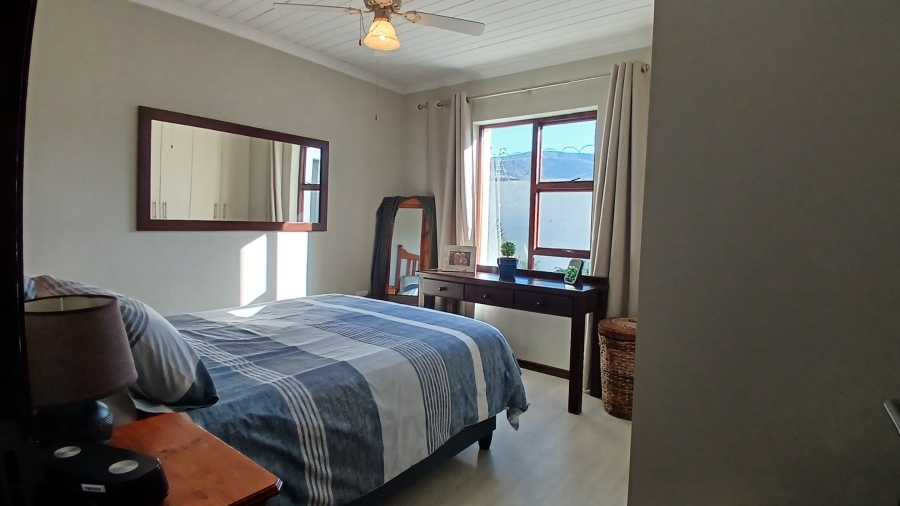 2 Bedroom Property for Sale in Sandbaai Western Cape